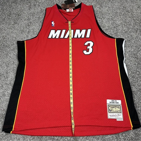 ✔️MITCHELL AND NESS 05-06 MIAMI HEATS DWAYNE WADE SWINGMAN JERSEY - Picture 14 of 15